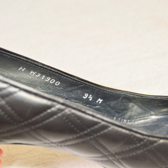 NWOT Stuart Weitzman Black Round Toe Chain Bow Pumps - Picture 10 of 11